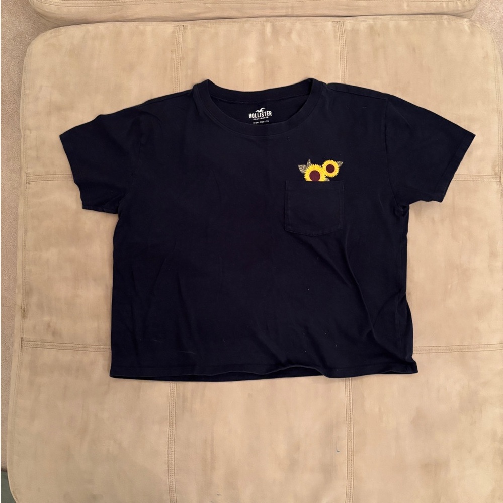 Hollister Women’s Navy Blue T-Shirt with Yellow Detail